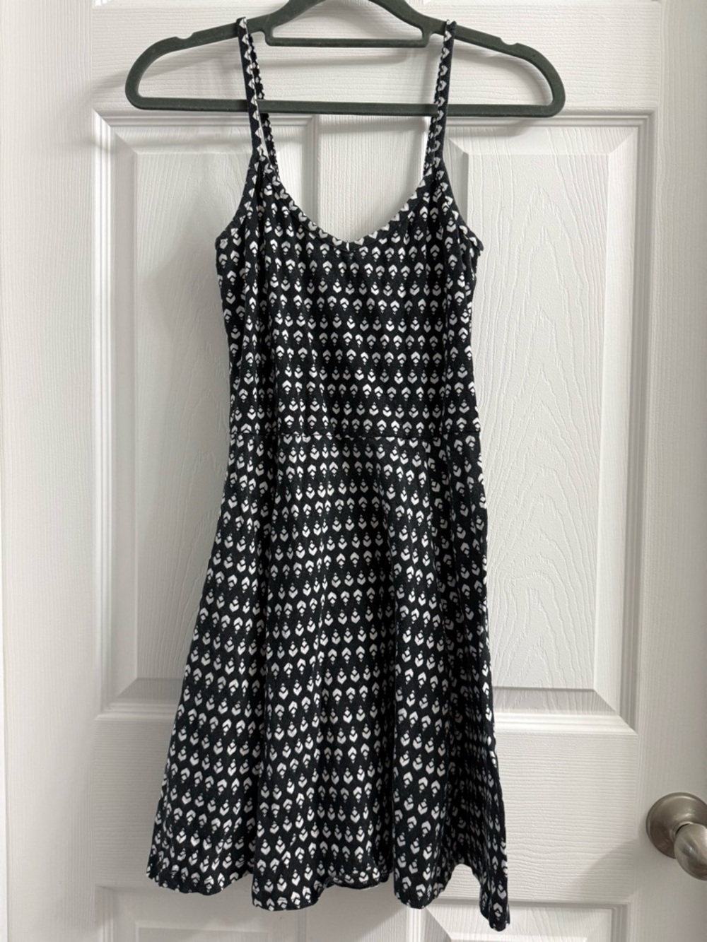 SO Black White Geometric Sleeveless V Neck Short Sundress Dress M Juniors
